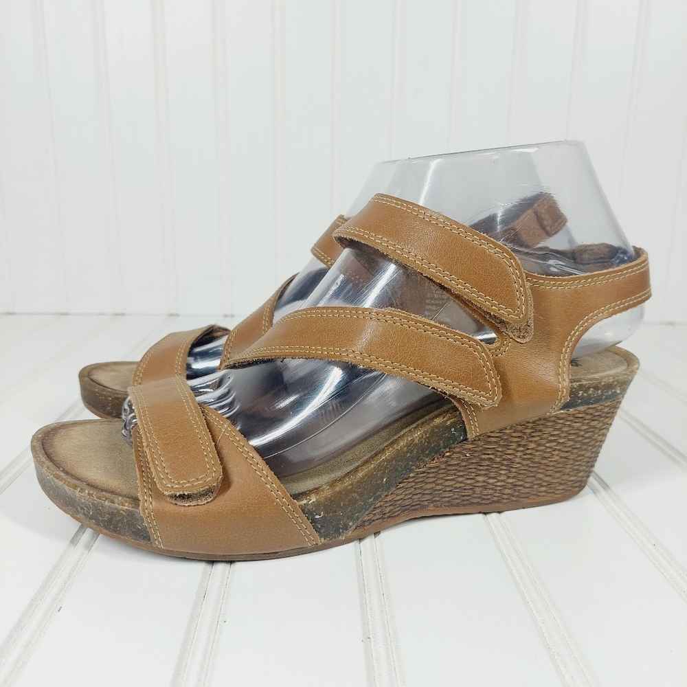 Clarks Women's Hevely Ordo Wedge Sandal C171